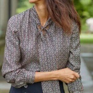 NWT J. McLaughlin  Virginia Blouse Sereno Alley X Small Silk Blend Tie Neck XS